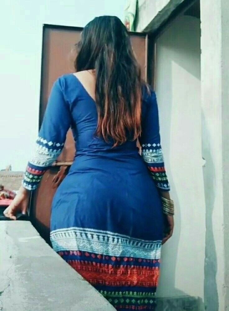 Call Girls in Ina Metro Delhi | 8448224330