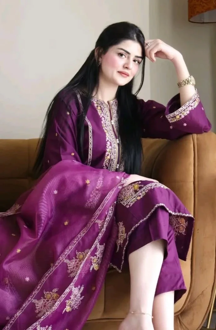 Top Rate ~ Russian Call Girl დ Botanical Garden Metro ₯ +91-9711147426✅