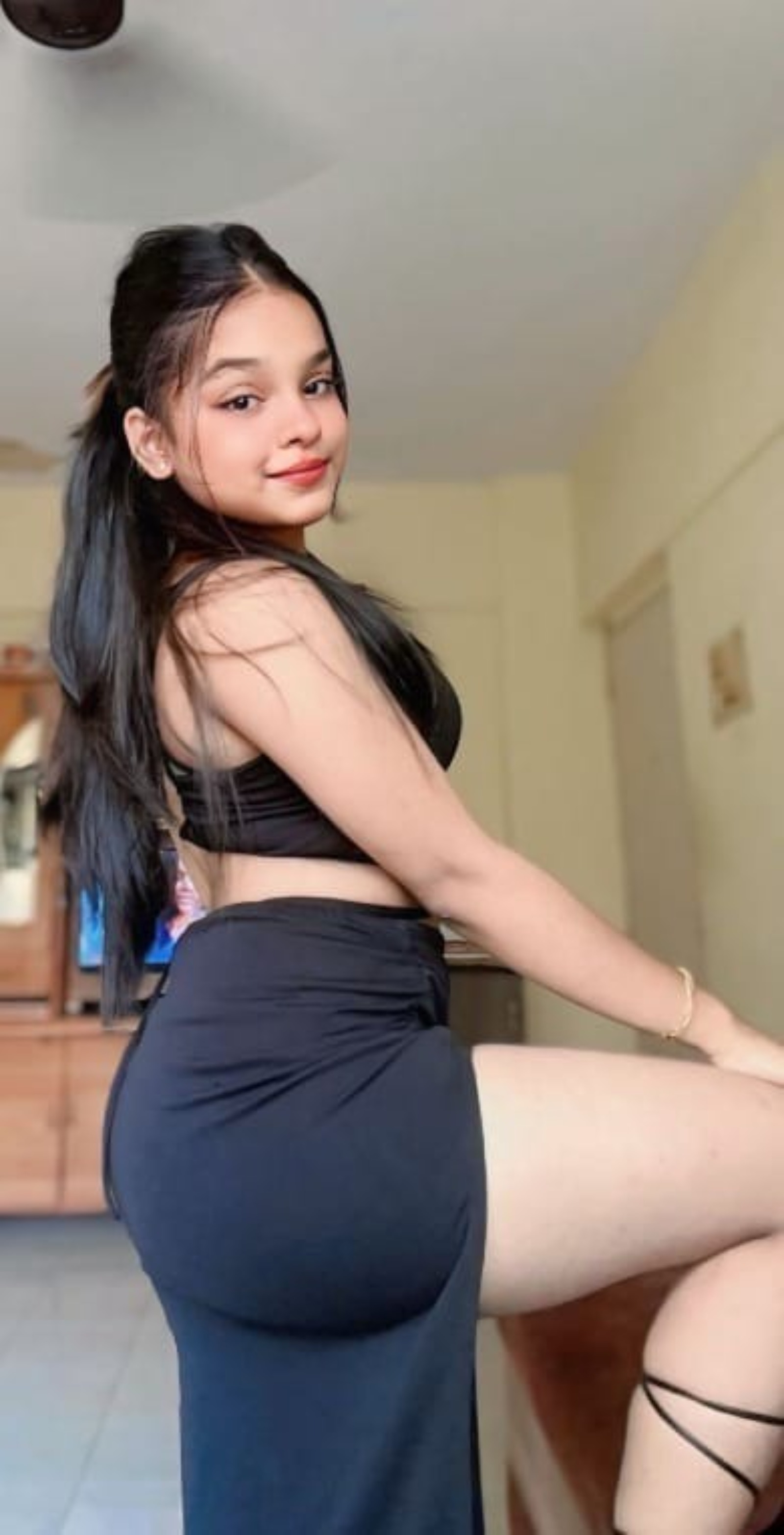 9220910337 Call Girls in Vasant Kunj Delhi Escorts