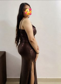 ✅Noida Sector 93 A Call Girls ✿╬99⤏117⤏04003╬✿ Escorts Service in Noida