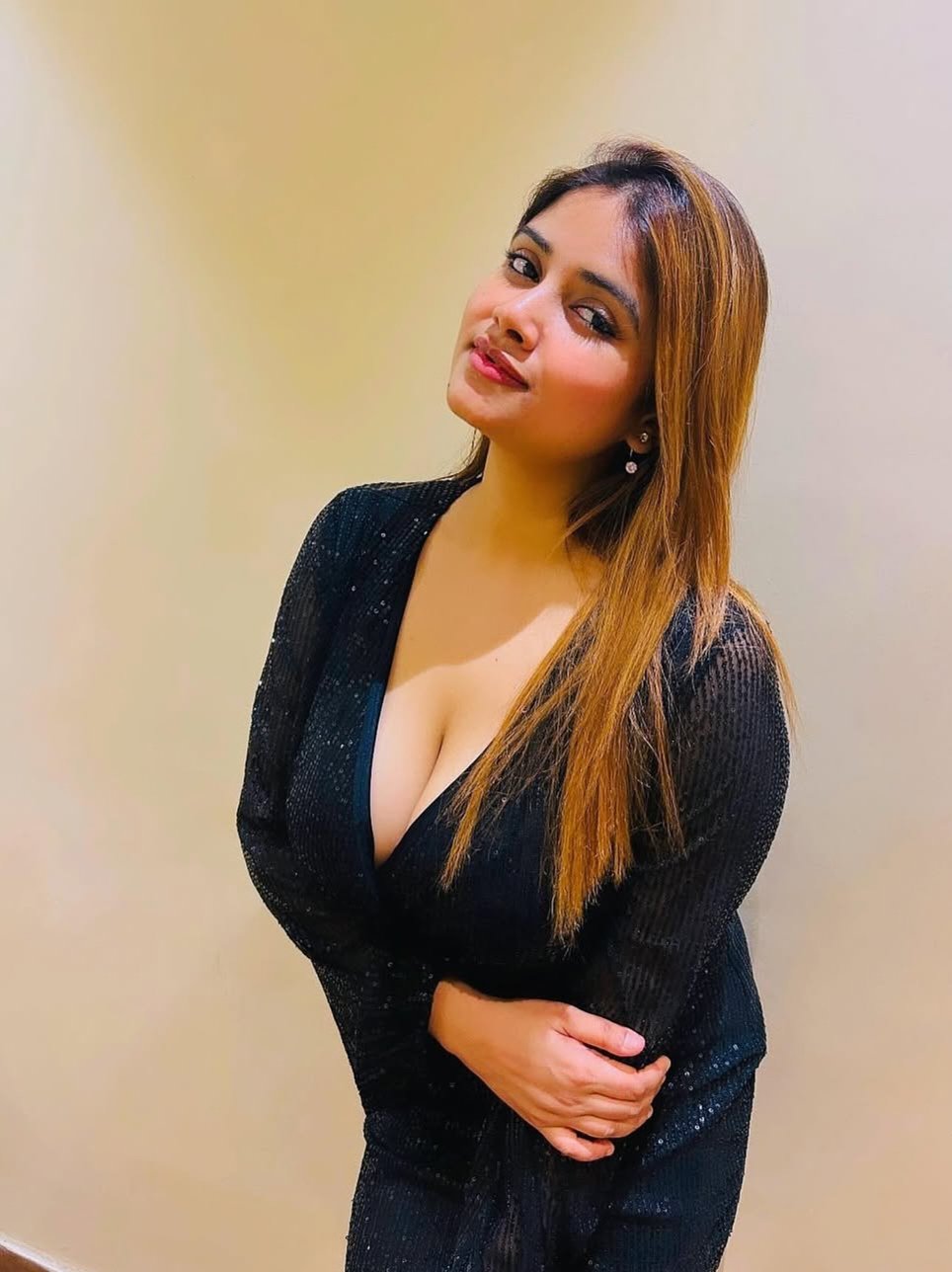 Low Rate Call Girls In Noida 7291060578 Sector 18 High class luxury and premium