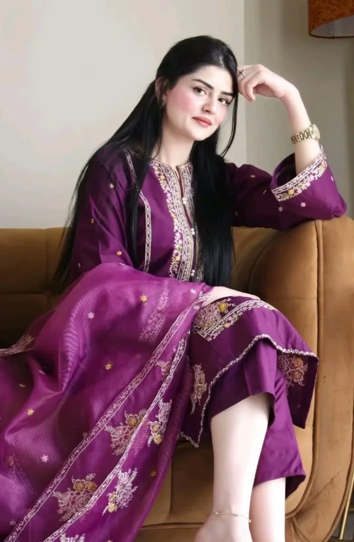 Genuine Call Girls In Noida Sector 52 Metro 9217558422