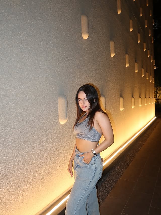 (BJ Expert) Call Girls In Udhyog Nagar Metro Station — 9220592151 Delhi Female Escorts